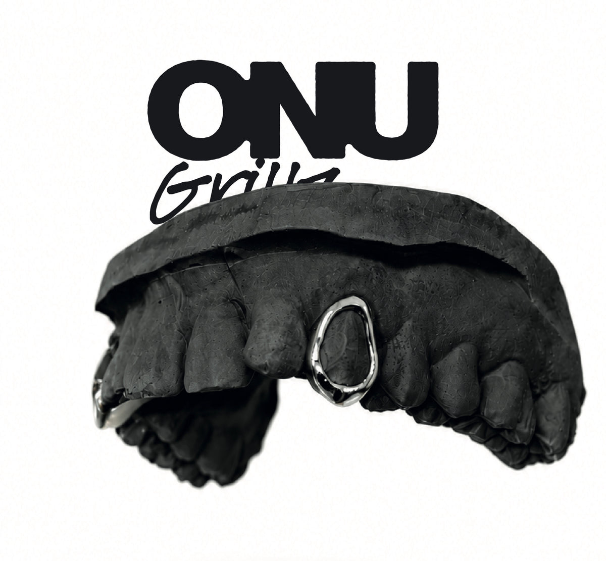 Campaña de OnuGrillz con grillz metálicos